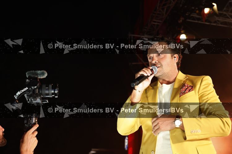 Apeldoorn 28 augustus 2026
Timothy van B&B vol liefde zijn eerste optreden als zanger bij Apeldoorn Live . Ook Tino Martin en Gerard Joling treden op .