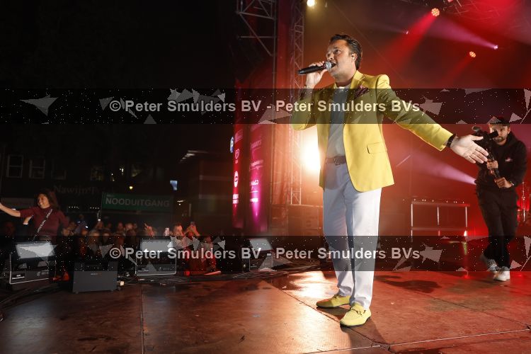Apeldoorn 28 augustus 2026
Timothy van B&B vol liefde zijn eerste optreden als zanger bij Apeldoorn Live . Ook Tino Martin en Gerard Joling treden op .