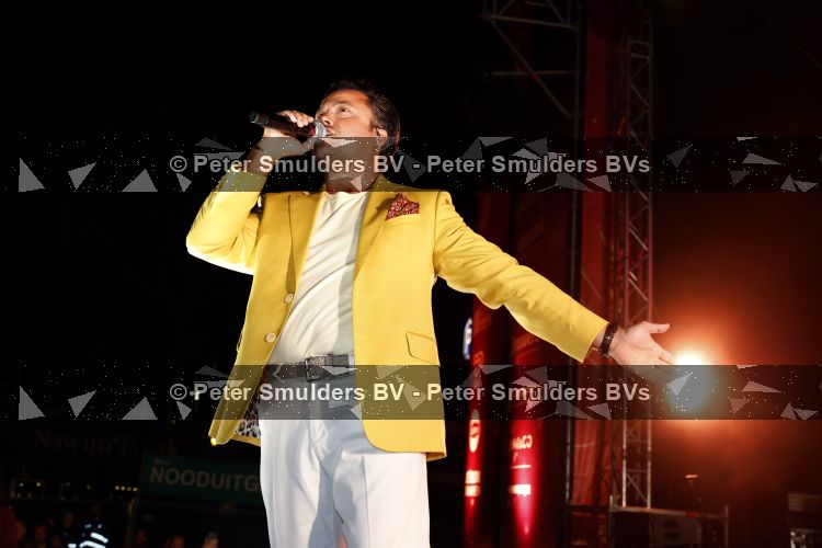 Apeldoorn 28 augustus 2026
Timothy van B&B vol liefde zijn eerste optreden als zanger bij Apeldoorn Live . Ook Tino Martin en Gerard Joling treden op .