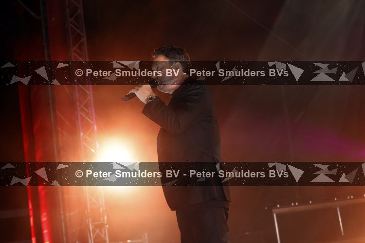 Apeldoorn 28 augustus 2026
Timothy van B&B vol liefde zijn eerste optreden als zanger bij Apeldoorn Live . Ook Tino Martin en Gerard Joling treden op .