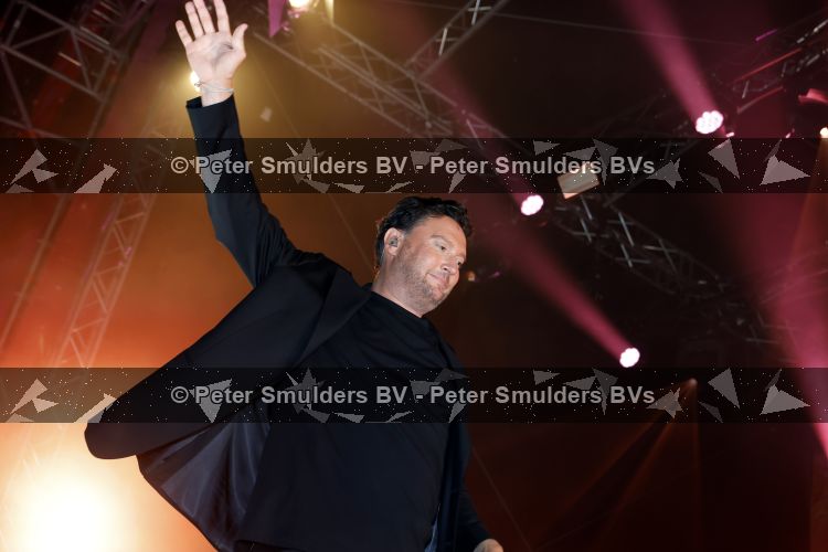 Apeldoorn 28 augustus 2026
Timothy van B&B vol liefde zijn eerste optreden als zanger bij Apeldoorn Live . Ook Tino Martin en Gerard Joling treden op .