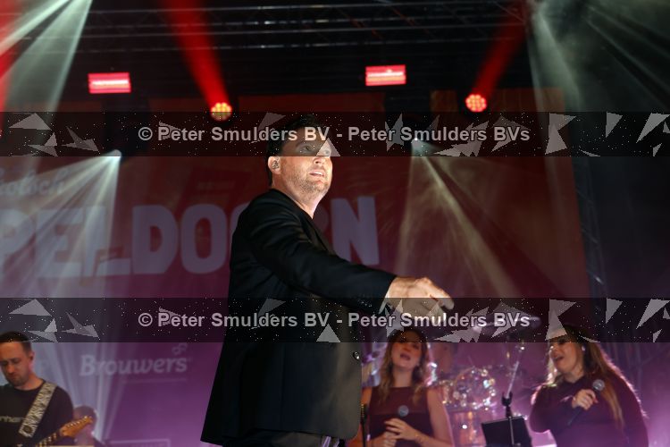 Apeldoorn 28 augustus 2026
Timothy van B&B vol liefde zijn eerste optreden als zanger bij Apeldoorn Live . Ook Tino Martin en Gerard Joling treden op .