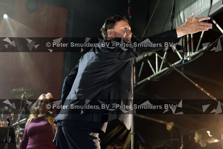 Apeldoorn 28 augustus 2026
Timothy van B&B vol liefde zijn eerste optreden als zanger bij Apeldoorn Live . Ook Tino Martin en Gerard Joling treden op .