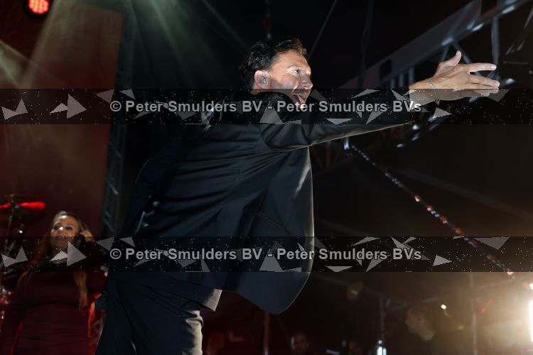 Apeldoorn 28 augustus 2026
Timothy van B&B vol liefde zijn eerste optreden als zanger bij Apeldoorn Live . Ook Tino Martin en Gerard Joling treden op .