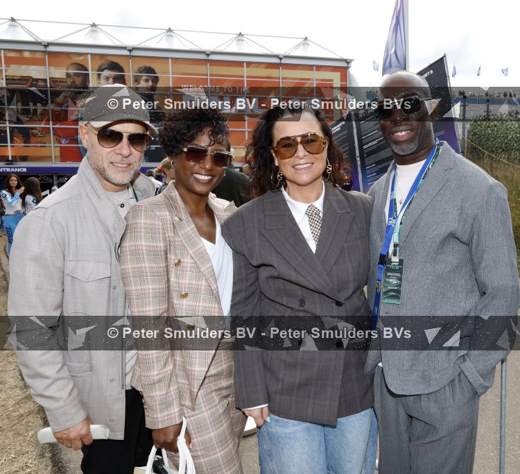 Amsterdam 23 augustus 2026
De laatse Grand Prix F1 op het circuit van Zandvoort . Tjeerd Oosterhuis Edsilia Rombley Trijntje Oosterhuis en Alvin Lewis 