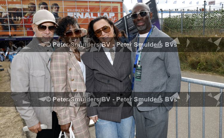 Amsterdam 23 augustus 2026
De laatse Grand Prix F1 op het circuit van Zandvoort . Tjeerd Oosterhuis Edsilia Rombley Trijntje Oosterhuis en Alvin Lewis 