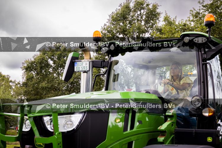 Hengelo 3 september 2026
Koningin Maxima helpt mee met het telen van vezelhennep tijdens een bezoek aan de Achterhoek in het kader van Biobased bouwen. 