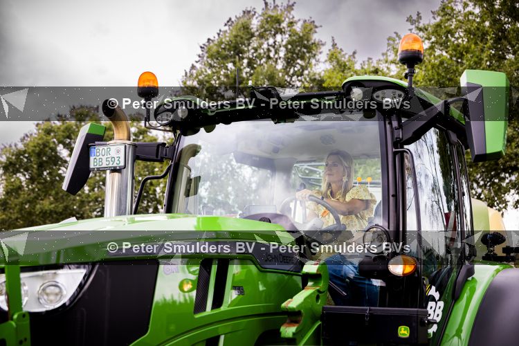 Hengelo 3 september 2026
Koningin Maxima helpt mee met het telen van vezelhennep tijdens een bezoek aan de Achterhoek in het kader van Biobased bouwen. 