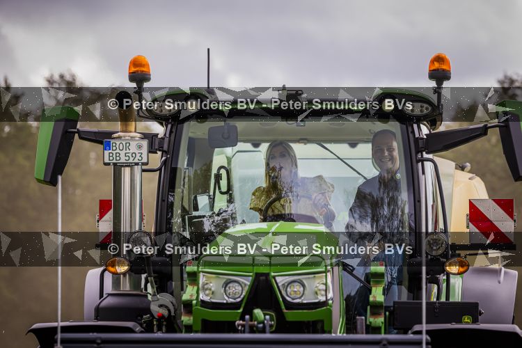 Hengelo 3 september 2026
Koningin Maxima helpt mee met het telen van vezelhennep tijdens een bezoek aan de Achterhoek in het kader van Biobased bouwen. 