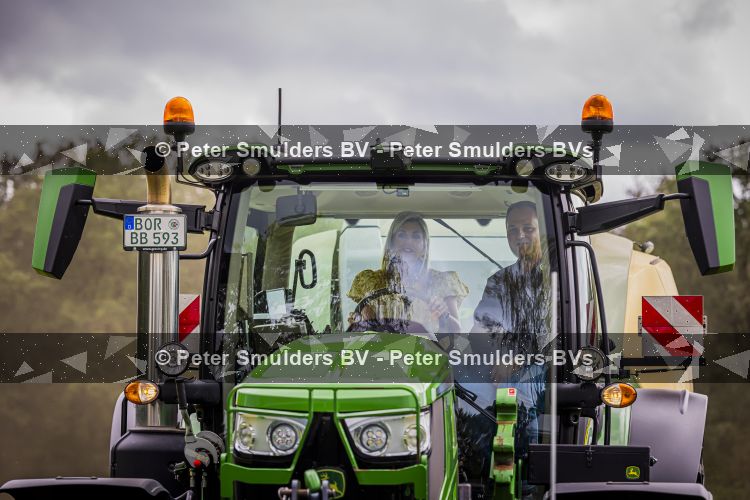 Hengelo 3 september 2026
Koningin Maxima helpt mee met het telen van vezelhennep tijdens een bezoek aan de Achterhoek in het kader van Biobased bouwen. 