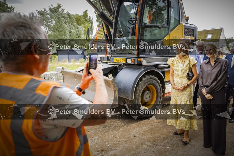Hengelo 3 september 2026
Koningin Maxima helpt mee met het telen van vezelhennep tijdens een bezoek aan de Achterhoek in het kader van Biobased bouwen. 