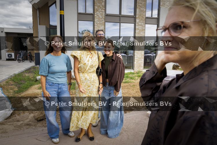 Hengelo 3 september 2026
Koningin Maxima helpt mee met het telen van vezelhennep tijdens een bezoek aan de Achterhoek in het kader van Biobased bouwen. 