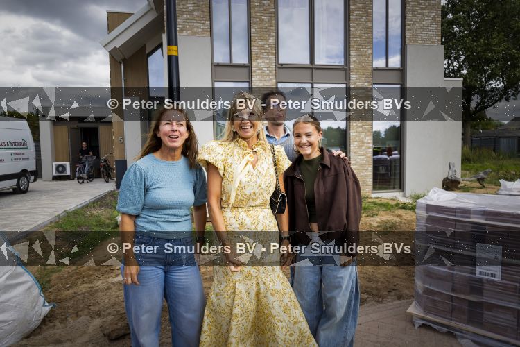 Hengelo 3 september 2026
Koningin Maxima helpt mee met het telen van vezelhennep tijdens een bezoek aan de Achterhoek in het kader van Biobased bouwen. 