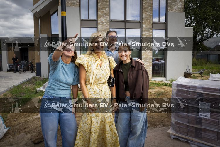 Hengelo 3 september 2026
Koningin Maxima helpt mee met het telen van vezelhennep tijdens een bezoek aan de Achterhoek in het kader van Biobased bouwen. 