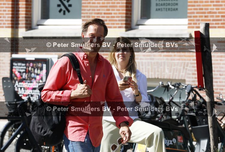 Amsterdam 7 september 2026
Rof Wouters wandelend op straat in Amsterdam zuid