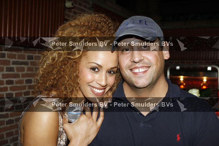 Breukelen 28 maart 2007
Gala van de mobiele telefoon. Robbert de Graaf vraagt zijn vriendin Tessa (de Bus) ten huwelijk. Glennis Grace met Moos