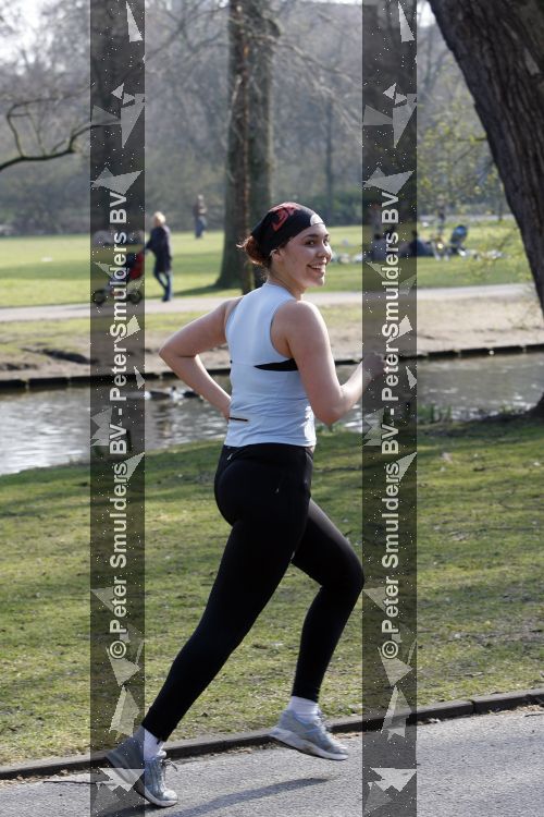 Amsterdam 28 maart 2007
Hind aan het hardlopen in het park.