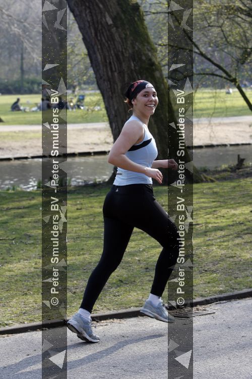 Amsterdam 28 maart 2007
Hind aan het hardlopen in het park.