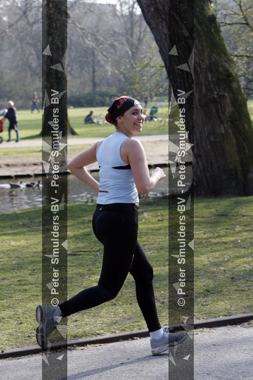 Amsterdam 28 maart 2007
Hind aan het hardlopen in het park.