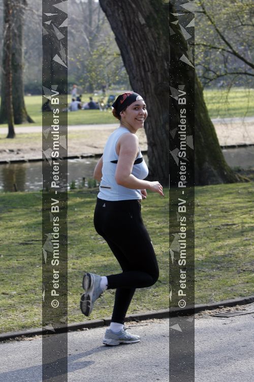 Amsterdam 28 maart 2007
Hind aan het hardlopen in het park.