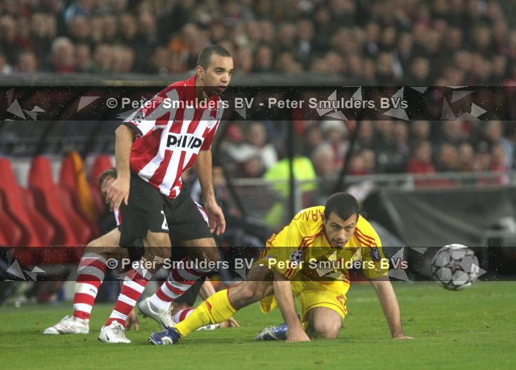 Eindhoven, 3 April 2007 1/4 Finale Champions League wedstrijd PSV-FC Liverpool, eindstand 0-3 Seizoen 2006/2007
Diego Tardelli in duel met Javier Mascherano