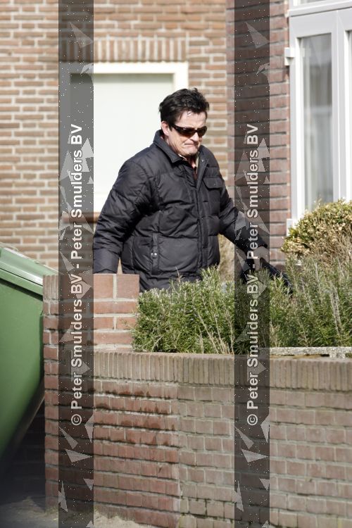 Zandvoort 19 maart 2007
Johnny Kraaykamp jr bij zijn huis met zonnebril.