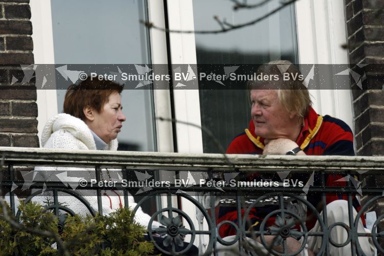 Amsterdam 25 maart 2007
Josine v Dalsum en John v d Rest op het terras van hun woning.