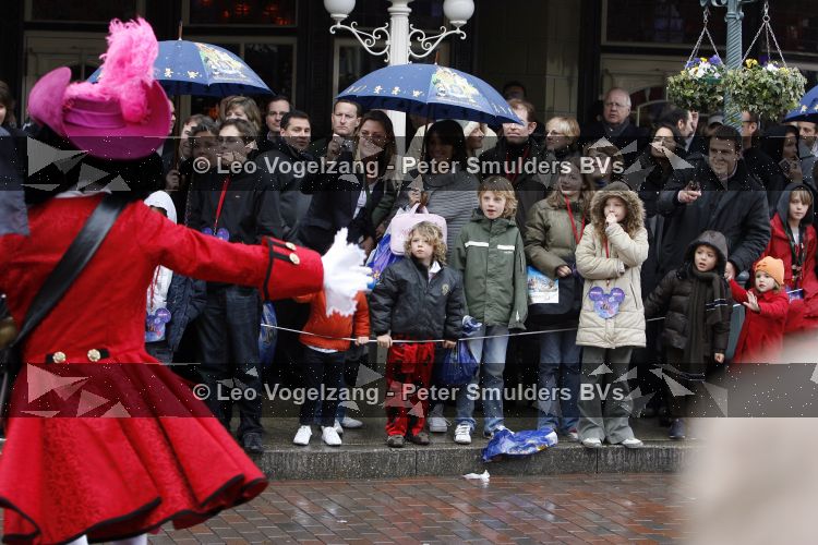 Parijs 31 maart 2007
Leontine Borsato met Luca Senna en Jada bij het 15 jarig bestaan van disneyland parijs.