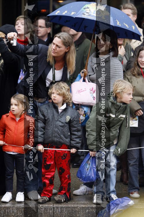 Parijs 31 maart 207
Natasja Froger met haar zoons Didier en Maxim bij 15 jarig bestaan van Disneyland Parijs.   Leontine Borsato met Jada Luca en Senna
