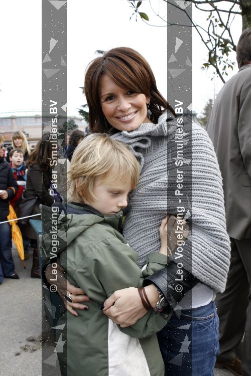 Parijs 31 maart 2007
Leontine Borsato met Luca Senna en Jada bij het 15 jarig bestaan van disneyland parijs