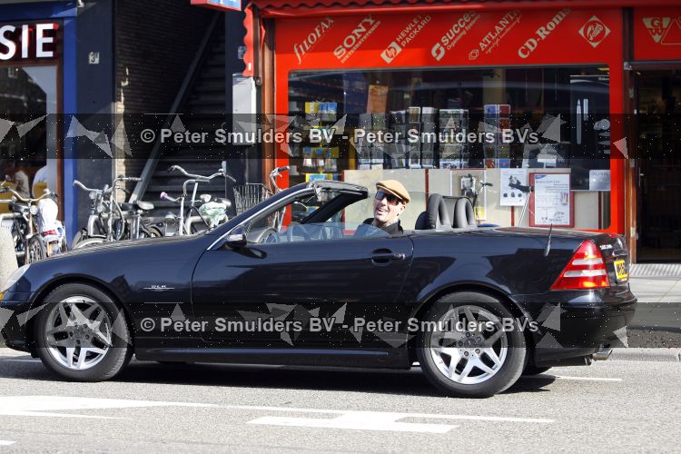 Amsterdam 27 maart 2007
Maik de Boer in zijn mercdedes Cabrio.