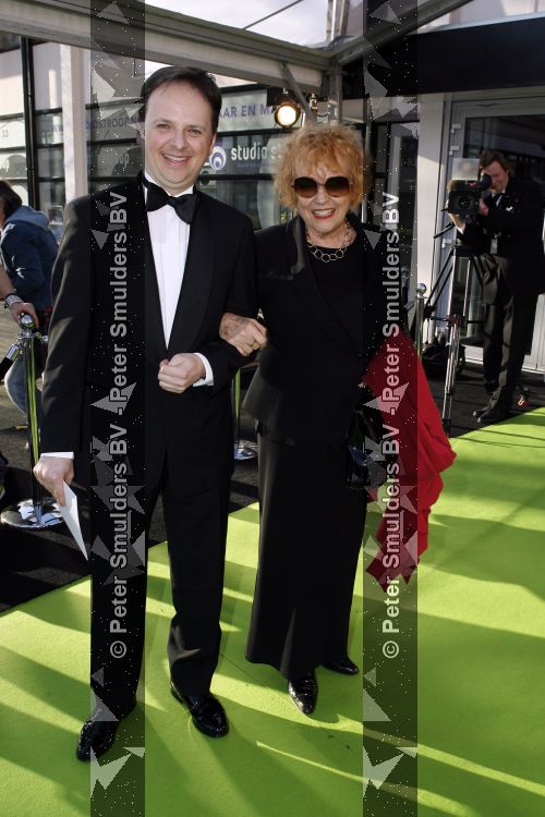 Hilversum 12 maart 2007
Feest voor de 65 e verjaardag van Joop v d Ende in studio 21. Marjan Berk met zoon