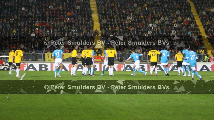 Breda, 31 Maart 2007 Kompetitiewedstrijd NAC-PSV, eindstand 1-1 Seizoen 2006/2007
20 spelers van PSV en NAC in het strafschopgebied