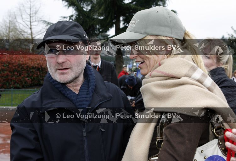 Paris 31 maart 207
Natasja Froger met haar zoons Didier en Maxim bij 15 jarig bestaan van Disneyland Parijs. Phil Collins