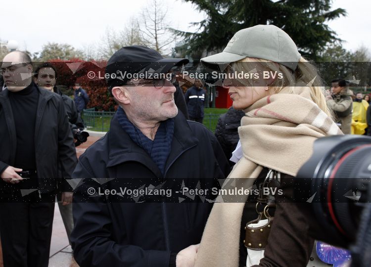Paris 31 maart 207
Natasja Froger met haar zoons Didier en Maxim bij 15 jarig bestaan van Disneyland Parijs. Phil Collins
