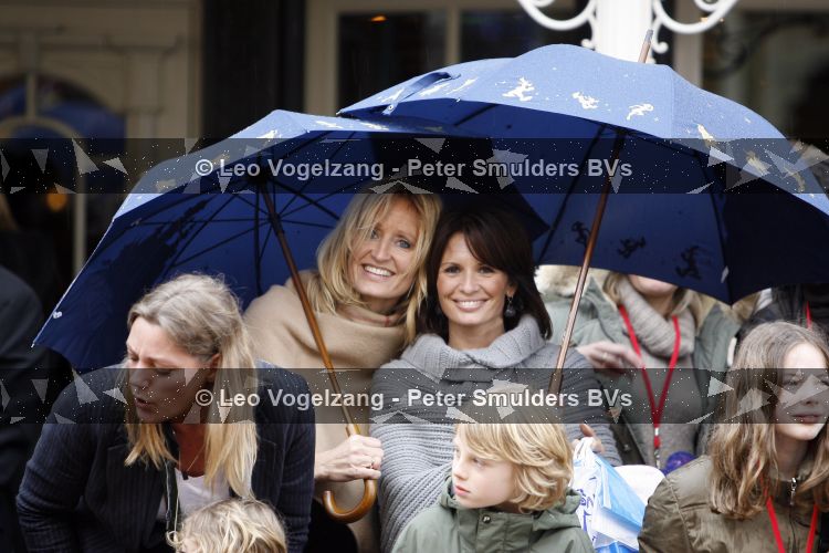 Parijs 31 maart 207
Natasja Froger met haar zoons Didier en Maxim bij 15 jarig bestaan van Disneyland Parijs. Natasja en Leontine Borsato