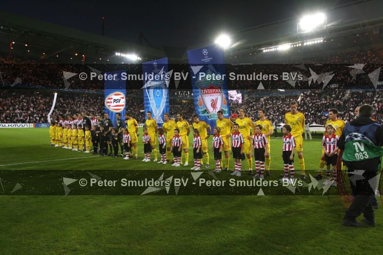Eindhoven, 3 April 2007 1/4 Finale Champions League wedstrijd PSV-FC Liverpool, eindstand 0-3 Seizoen 2006/2007
Pepa Reina, Steve Finnan, Daniel Agger, John Arne Riise, Steven Gerrard, Fabio Aurelio, Xabi Alonso, Peter Crouch, Dirk Kuyt, Javier Mascherano en Jamie Carragher en PSV Gomes, Jan Kromkamp, Timmy Simons, Mika Vayrynen, Phillip Cocu, Edison Mendez, Manuel Da Costa, Jason Culina, Jefferson Farfan, Carlos Salcido en Diego Tardelli voor aanvang van de wedstrijd