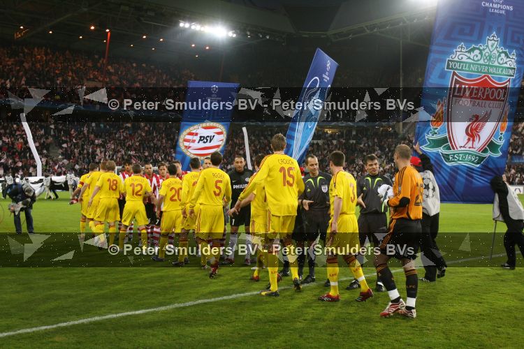Eindhoven, 3 April 2007 1/4 Finale Champions League wedstrijd PSV-FC Liverpool, eindstand 0-3 Seizoen 2006/2007
Pepa Reina, Steve Finnan, Daniel Agger, John Arne Riise, Steven Gerrard, Fabio Aurelio, Xabi Alonso, Peter Crouch, Dirk Kuyt, Javier Mascherano en Jamie Carragher en PSV Gomes, Jan Kromkamp, Timmy Simons, Mika Vayrynen, Phillip Cocu, Edison Mendez, Manuel Da Costa, Jason Culina, Jefferson Farfan, Carlos Salcido en Diego Tardelli voor aanvang van de wedstrijd