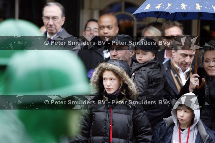 Parijs 31 maart 207
Phil Collins met zijn kinderen bij  15 jarig bestaan van Disneyland Parijs.