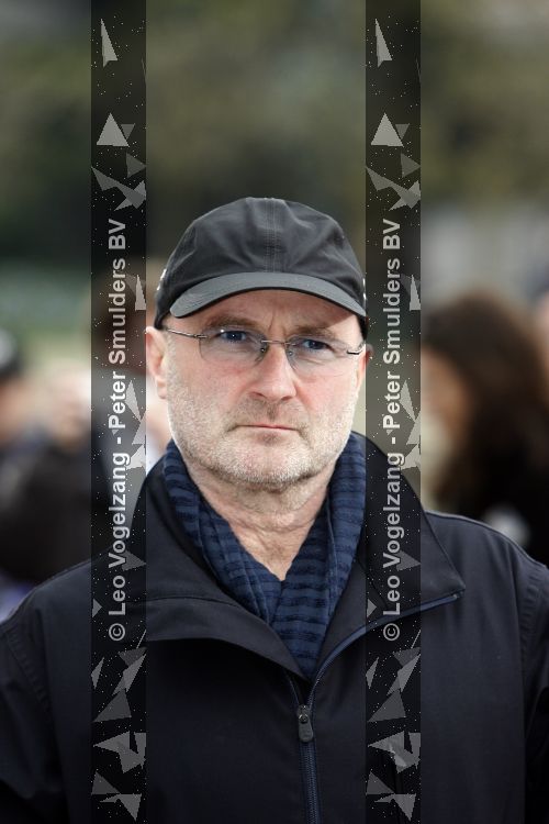 Parijs 31 maart 207
Phil Collins met zijn kinderen bij  15 jarig bestaan van Disneyland Parijs.