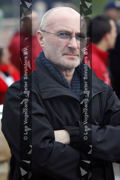 Parijs 31 maart 207
Phil Collins met zijn kinderen bij  15 jarig bestaan van Disneyland Parijs.