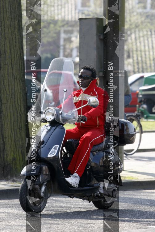 Amsterdam 2 april 2007
Regilo Tuur op zijn vespa scooter.