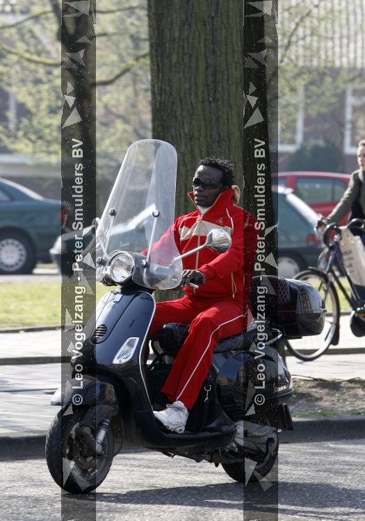 Amsterdam 2 april 2007
Regilo Tuur op zijn vespa scooter.