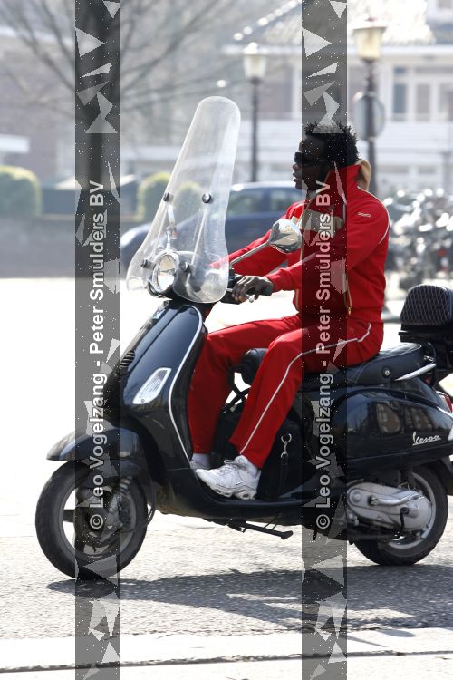 Amsterdam 2 april 2007
Regilo Tuur op zijn vespa scooter.