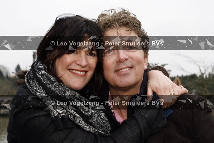 Parijs 31 maart 207
Robert ten Brink met zijn vrouw Roos en dochters 15 jarig bestaan van Disneyland Parijs.