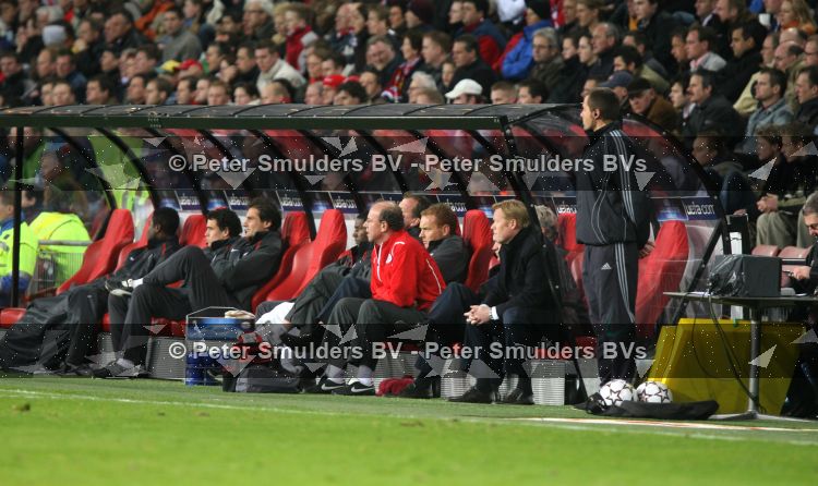 Eindhoven, 3 April 2007 1/4 Finale Champions League wedstrijd PSV-FC Liverpool, eindstand 0-3 Seizoen 2006/2007
Ronald Koeman een beetje verslagen na de nederlaag van 0-3