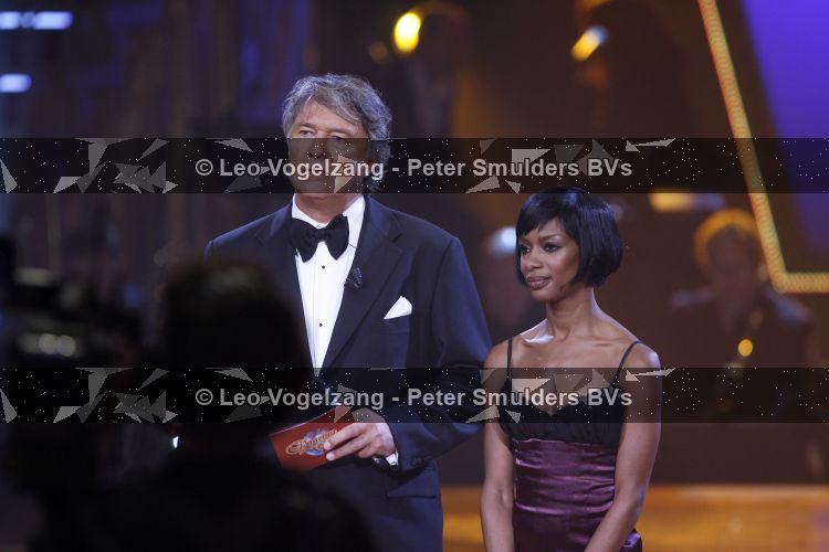 Baarn 1 april 2007
Ron Brandsteder en Sylvana Simons presenteren  Dancing with the stars.