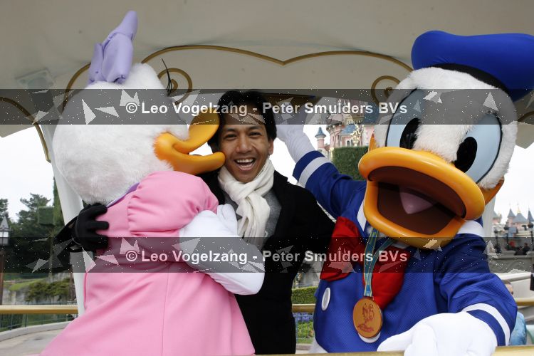 Parijs 31 maart 2007
Wibi Soerjadi in disneyland parijs bij het 15 jarig bestaan.