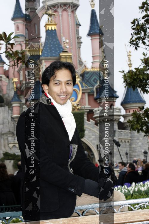 Parijs 31 maart 2007
Wibi Soerjadi in disneyland parijs bij het 15 jarig bestaan.
