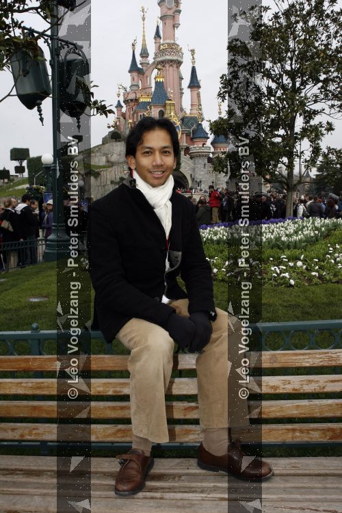 Parijs 31 maart 2007
Wibi Soerjadi in disneyland parijs bij het 15 jarig bestaan.